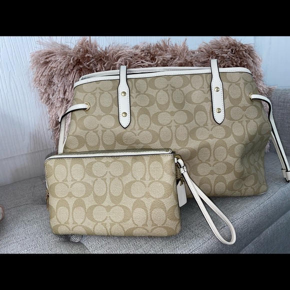 Coach - Picture 2 of 3